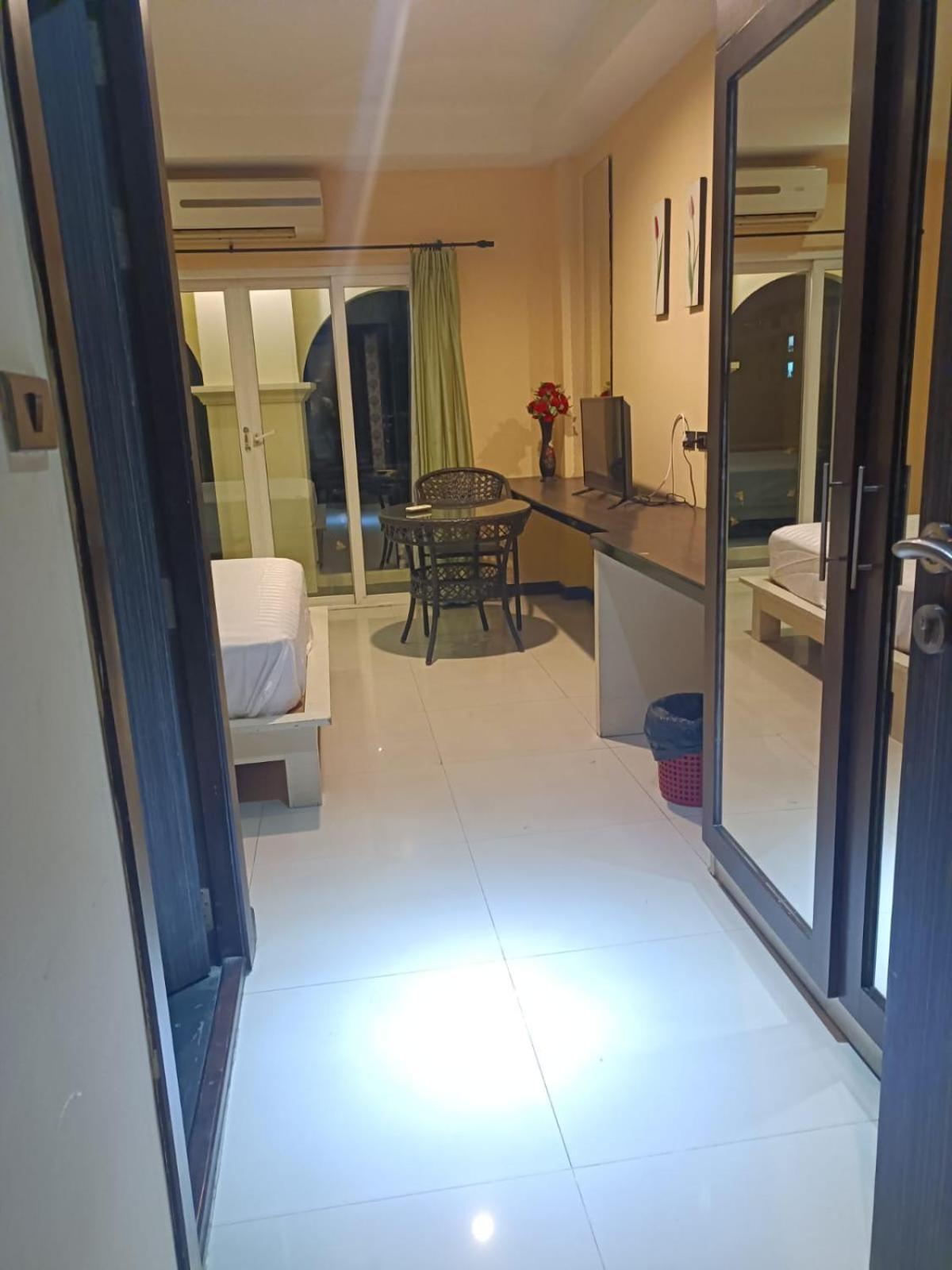 Aura Inn Rooms Pattaya Eksteriør bilde
